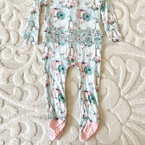 Posh Peanut OG Jackie ruffled footie 18-24M New! - Picture 3 of 3
